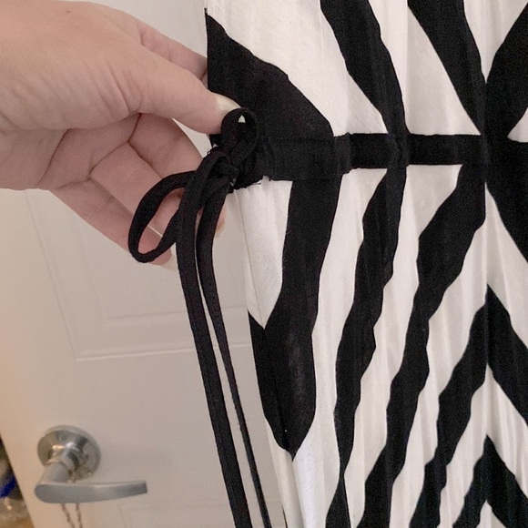 Joe Fresh  summer maxi dress, black & white chevron pattern. 🏖️ - Picture 3 of 7